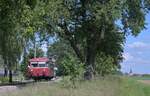 798 652-4  passiert hier gerade die Trapeztafel von Siegelsbach auf seinem Weg nach Obergimpern.