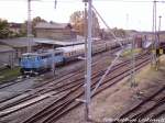 BB Lok 1042 520-8 von Der Fugngerbrcke in Bergen auf Rgen Fotografiert am 27.10.12