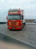 LKW SZM SCANIA 164L V480 mit Khlkofferauflieger der Spedition IR Spedition/Logistic  auf dem Autohof in Grnstadt am 24.09.2013