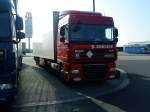 LKW SZM DAF XF mit Khlkofferauflieger auf dem Autohof in Grnstadt am 24,09,2013