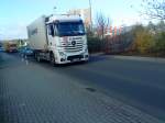 LKW Motorwagen Mercedes-Benz Actros 2545 mit Kofferaufbau im Gewerbegebiet Grnstadt am 31.10.2013