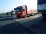 LKW SZM MAN TGX mit Khlkofferauflieger der Spedition Xaver Bosch auf dem Autohof in Grnstadt am 31.10.2013