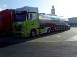 LKW SZM Mercedes-Benz Actros 1846 mit Tankauflieger der Spedition TRANSLAIT auf dem Autohof in Grnstadt am 11.11.2013