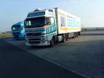 SZM Volvo FH mit Khlkofferauflieger der Spedition GESUKO Lebensmittellogistik auf dem Autohof in Grnstadt am 03.12.2013