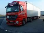 SZM Mercedes-Benz Actros 1848 mit Khlkofferauflieger der Spedition Hein in Haibach auf dem Autohof in Grnstadt am 03.12.2013