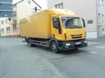 LKW IVECO Eurocargo mit Kofferaufbau der Deutsche Post unterwegs in Bad Drkheim am 05.12.2013