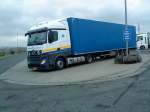 SZM Mercedes-Benz Actros mit Khlkofferauflieger der Spedition Bergwerff transport bv auf dem Autohof in Grnstadt am 05.12.2013