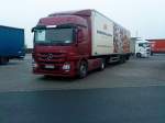 SZM Mercedes-Benz Actros mit Khlkofferauflieger der Firma Kartoffel Kuhn GmbH Mannheim auf dem Autohof in Grnstadt am 12.12.2013