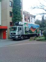 LKW MAN TGA 15.220 mit Khlkofferaufbau der Firma Schwarzwald bei der Belieferung des Edeka-Marktes in Bad Drkheim am 03.02.2014