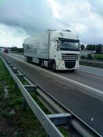 SZM DAF XF mit Khlkoffer-Auflieger unterwegs auf der A 61, Hhe Rasthof Dannstadt.