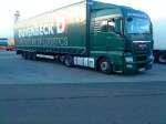 LKW SZM MAN TGX 18,360 mit Pritsche-Planen-Auflieger der Spedition Duvenbeck auf dem Autohof in Grnstadt am 18.09.20103