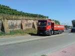 LKW MAN mit Pritschenaufbau der Firma Mainsandstein auf dem Weg zu einem Kunden am 02.08.2013