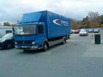 LKW Mercedes-Benz 815 mit Planenaufbau auf dem Wurstmarktgelnde in Bad Drkheim am 24.10.2013