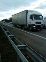 SZM MAN TGX 18.440 mit Pritsche-Planen-Auflieger gesehen auf der A 61 bei der Raststtte Schifferstadt am 06.01.2014