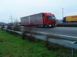 LKW Mercedes-Benz Actros Hngerzug gesehen auf der A 61, bei der Raststtte Dannstadt, am 14.01.2014