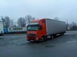 SZM Volvo FH mit Pritsche-Planen-Auflieger der Spedition Bognr gesehen auf dem Parkplatz der Raststtte Dannstadt am 14.01.2014