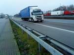 SZM Volvo FH Globetrotter mit Pritsche-Planen-Auflieger unterwegs auf der A 61 an der Raststtte Dannstadt am 14.01.2014