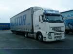 SZM VOLVO FH 14 460 mit Pritsche-Planen-Auflieger der Spedition Vijator gesehen auf dem Autohof in Grnstadt am 10.02.2014