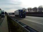 SZM Mercedes-Benz Actros mit Pritsche-Planen-Auflieger gesehen auf der A 61 Hhe Rasthof Dannstadt am 18.02.2014