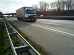 SZM Mercedes-Benz Actros mit Pritsche-Planen-Auflieger der Spedition Fischer gesehen auf der A 61 Hhe Dannstadt am 18.02.2014