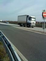 LKW Mercedes-Benz Actros 2545 mit Pritsche-Planenaufbau gesehen auf der A 6 Hhe Grnstadt am 18.02.2014