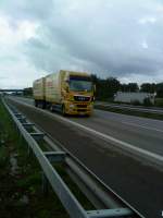 MAN TGX Hngerzug mit Pritsche-Planen-Auflieger unterwegs auf der A 61, Hhe Rasthof Dannstadt, am 14.07.2014