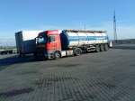 SZM Mercedes-Benz Actros 1844 mit Tankauflieger - nur fr Lebensmittel - gesehen auf dem Parkplatz am Autohof Grnstadt am 28.01.2014