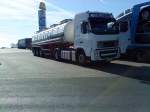 SZM VOLVO FH mit Chemietankauflieger der Spedition Klaeser gesehen auf dem Autohof in Grnstadt am 20.03.2014