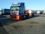 SZM Volvo FH mit Tieflader der Spedition Jan Wengrzyn auf dem Autohof in Grnstadt am 25.11.2013