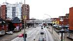 Hamburg-Neugraben, Cuxhavener Straße mit Fußgängerbrücke zwischen den Bereichen des  Süderelbe-Einkaufszentrum.