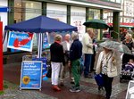 Uelzen Fußgängerzone, Informationsstand der Alternative für Deutschland (AfD).