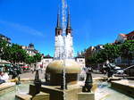 Brunnen auf dem Hallmarkt mit Blick auf die Kirche am Marktplatz Halle (Saale) am 14.6.17