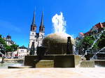 Brunnen auf dem Hallmarkt mit Blick auf die Kirche am Marktplatz Halle (Saale) am 14.6.17