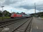 101 020 begegnet am 23.06.2012 mit IC 2277 (Kassel - Karlsruhe) in Weinheim (Bergstrae) seinem Gegenzug.