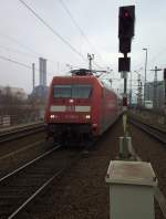 101 106 fhrt am 6.3.14 mit dem IC 2243 (Bad Bentheim - Berlin) in Berlin Ostbahnhof ein.