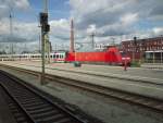 101 044 fährt am 21.08.14 mit einem InterCity von Hamburg in Richtung Ruhrgebiet in Bremen ein.