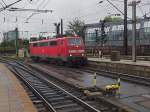 Ganz alleine unterwegs war 111 011 am Vormittag des 26.08., hier bei der Einfahrt in Köln.