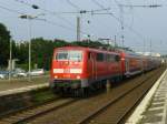 111 080 an der Front eines RE4 nach Aachen, Halt am 12.8.15 in W-Oberbarmen.