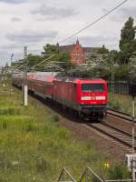 112 122 fährt mit einem RE3, der wegen Bauarbeiten nicht bis Elsterwerda fährt, sondern in Berlin Südkreuz endet, in ebendiesen Endbahnhof ein, 12.06.14