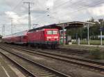 Die Regional-Express-Züge zwischen Halle (Saale) und Uelzen teilen sich Magdeburger 112er und 114er. Am Nachmittag des 11.08.14 hatte 114 039 die Aufgabe, einen RE nach Uelzen zu bringen. Gut zu erkennen ist die schicke, wenn auch wohl renovierungsbedürftige Bahnsteigüberdachung.