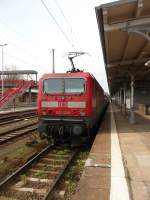 143 221 ist in Berlin-Wannsee angekommen, wo sie baustellenbedingt wendet, und wird in Krze ihren Regionalexpress in Richtung Brandenburg (Havel) schieben.