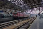 143 098 wartet mit einer Regionalbahn nach Sömmerda ihre Wendezeit im Erfurter Hauptbahnhof ab.