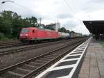 145 022 durchfhrt am 08.08.2012 den Bahnhof Kln-West in nrdlicher Richtung.