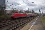 Auf der Fahrt nach Emmerich erreicht 146 021 mit ihrem RE5 am 25.02.