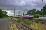 Vor der Kulisse eines aufziehenden Sommergewitters durchfhrt 146 574 mit einem IC in Richtung Emden den Bahnhof Niederndodeleben bei Magdeburg.