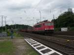 155 132 durchfhrt am 08.08.2012 Kln-West und findet dabei auch die Aufmerksamkeit weiterer Fotografen.