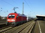 DB 182 506 mit einem ICE 2 im Schlepp steht am 26.11.15 am letzten Bahnsteig in Hamm.