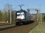 MRCE-Taurus Nummer 065 mit seiner RB kurz vor dem Erreichen des Bahnhofes EF-Bischleben, 15.4.2015