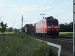 185 024 am Abend des 3.6.13 mit einem KLV-Zug in Langenfeld-Richrath.