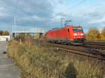 185 180 durchfhrt am 22.10.13 den Bahnhof Saarmund am Berliner Auenring.